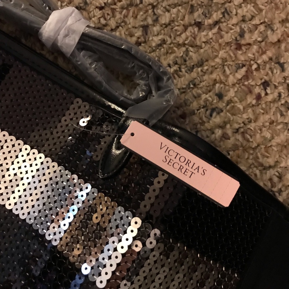 Victoria’s Secret Tote new - Picture 3 of 3